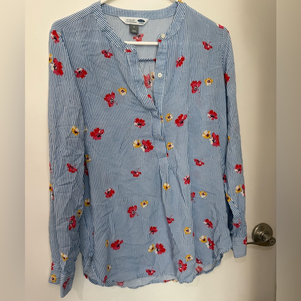 Old Navy Women’s Soft Medium Blue and White Striped Tunic with Floral Design